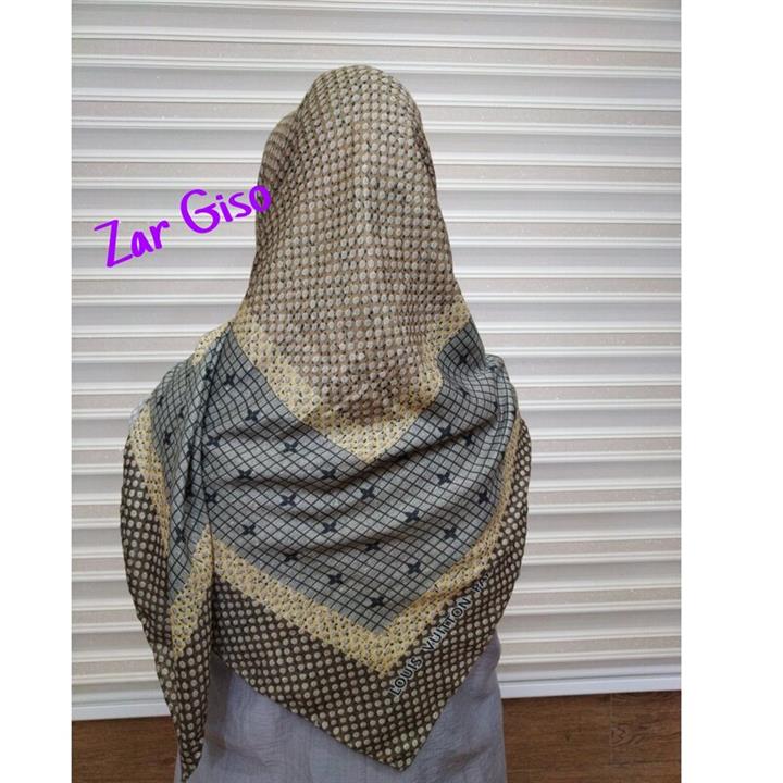 روسری قواره 130 جنس سیلک ابریشم طرح لویی ویتون()